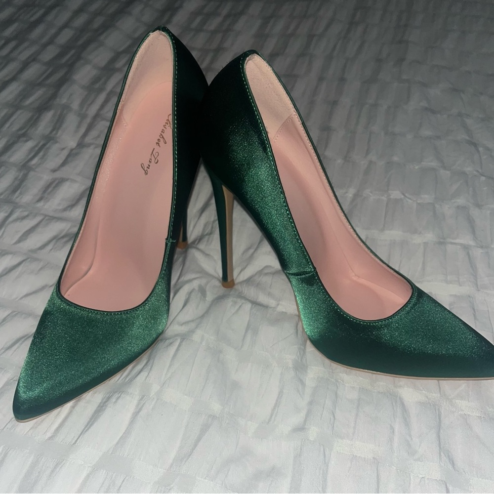 Pointy Toe Pumps - Picture 3 of 5